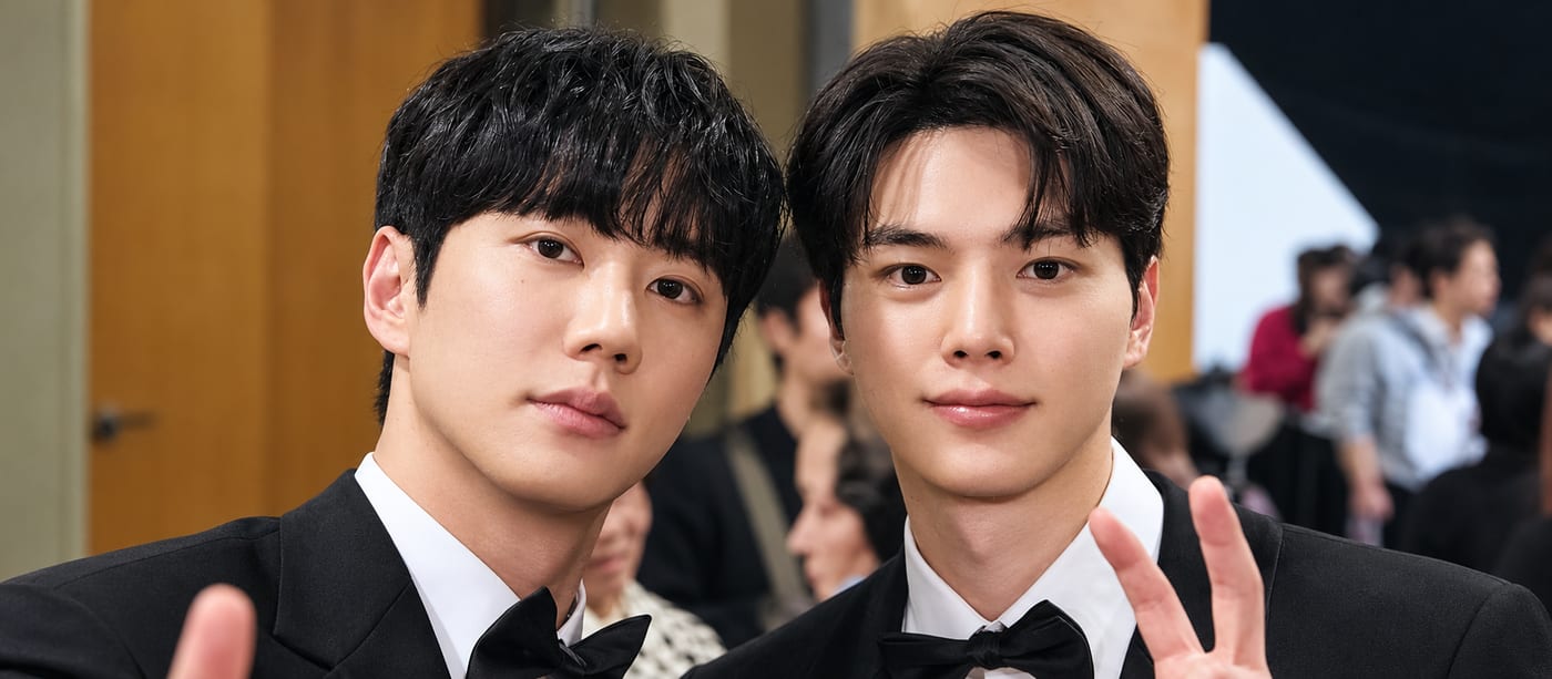 Four Hands, Two Sonatas ratings: leads Lee Jun-young and Song Kang in black tuxedos and bow ties, making peace signs
